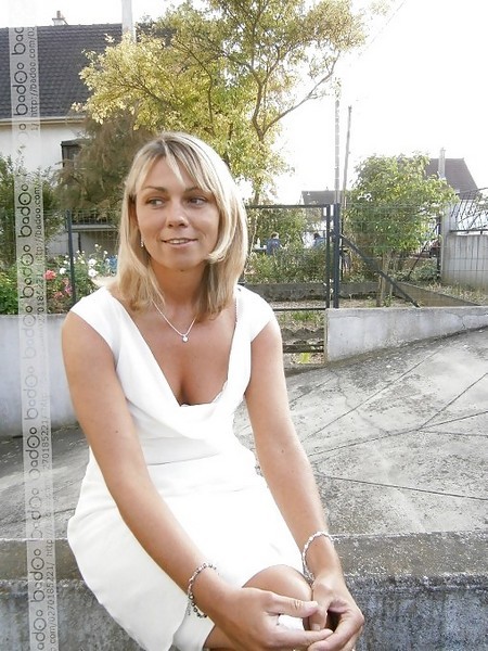 salope de fille traire a la main les vaches