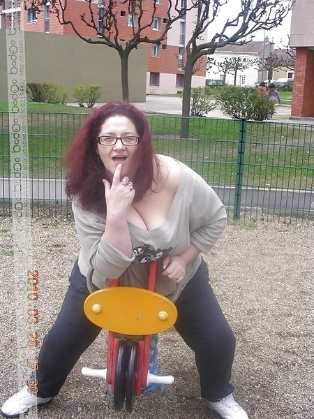belle salope aux gros seins qui suce et avale